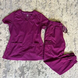 Women's healing hands purple label jogger scrub set. SIZE SMALL